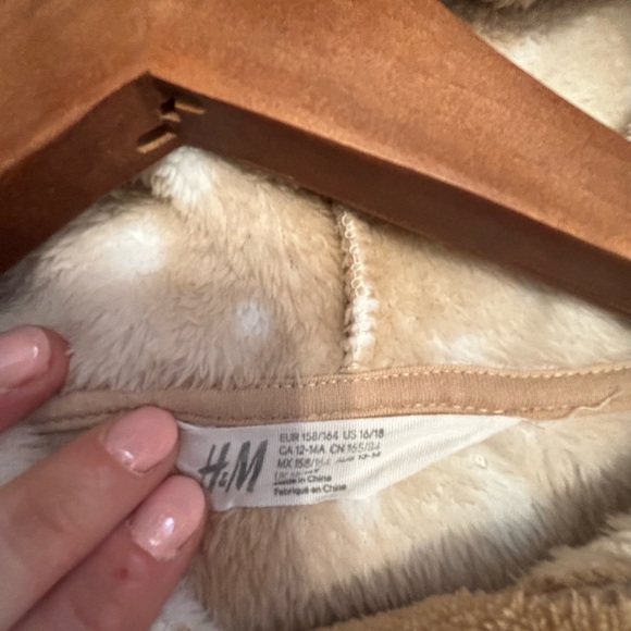 Girl H&M sweatshirt, size 12-14 - Picture 3 of 3